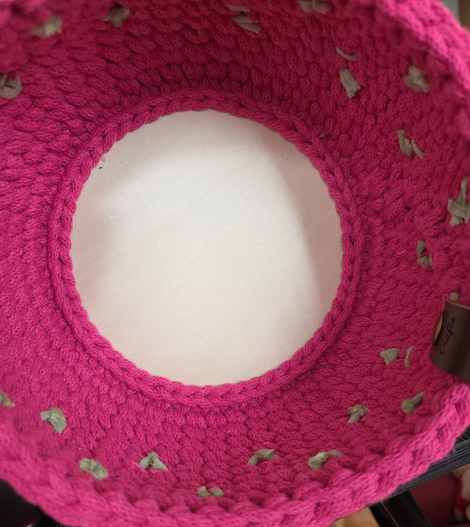 Pinker gehäkelter Korb